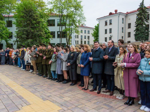 Лицеисты присоединились к Торжественной линейке, посвященной Дню Государственного флага, Государственного герба и Государственного гимна Республики Беларусь, проходившей сегодня в БГУ.